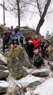 Weihnachtslauf im Schnee ❄️

So ein toller Start ins Weihnachtsfest… schöner Weihnachtslauf im Schnee zum Kastenstein und Kasplattn. 

Danke an unsere allejährlichen Weihnachtswichteln de kleine Weihnachtssackerl versteckt haben. 🎄❄️☃️.

Die BayronmanFamilie wünscht euch allen schöne Weihnachten 🎄 

(Super neues Weihnachtslied von @stefansagerer.official #weihnachtenimwoid)